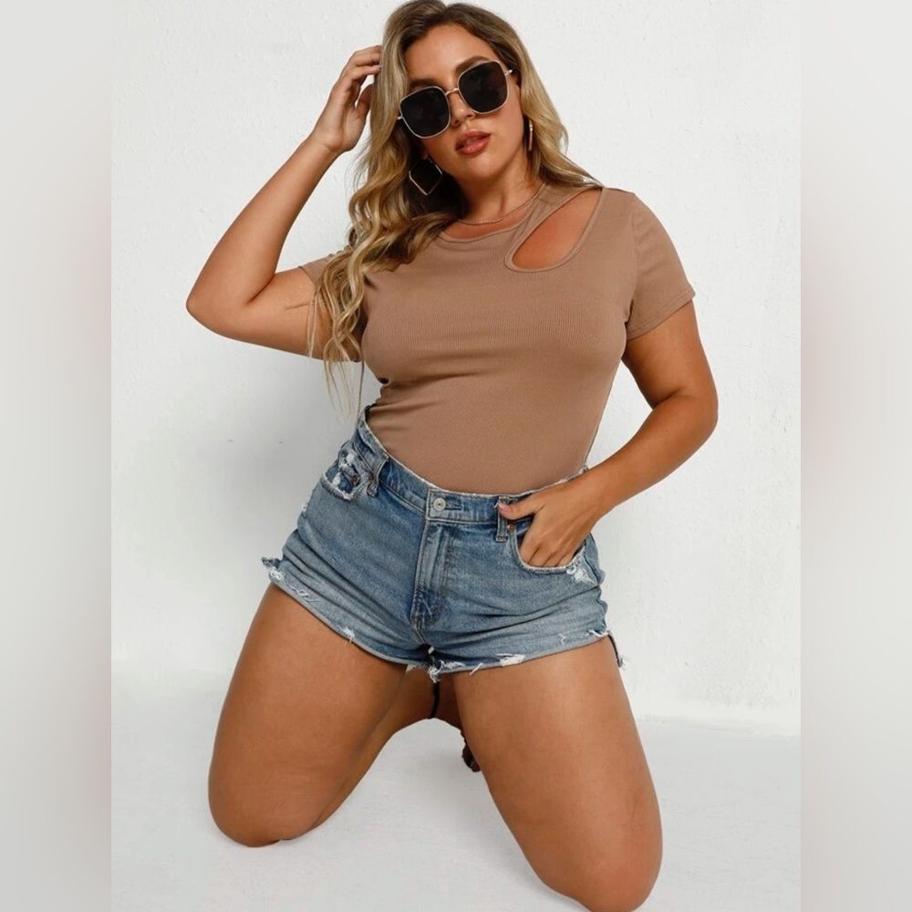 SHEIN Curve Women's Brown Short Sleeve Solid Cut Out Ribbed Tee Plus Sz 2XL EUC